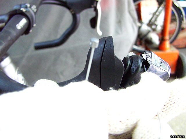 [組車]公路車習作-3- 加入前變 拉變速線 拉煞車線 綁車手帶 上鍊條 904組裝完成