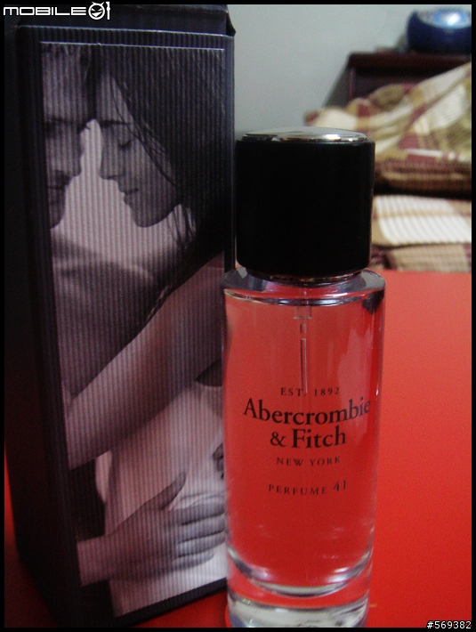 [分享]運動大會10/5 Abercrombie&Fitch MENS、WOMENS香水大集合(內附猛男、美女照)