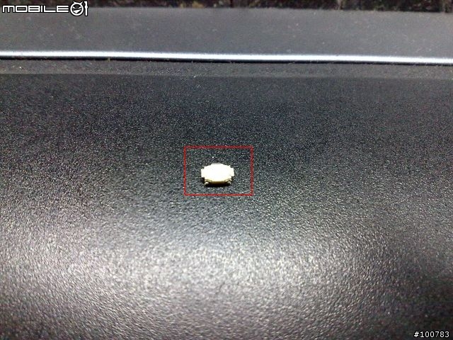 [感謝sam1215大大的幫忙,問題已解決]手機主機板上IC電源零件脫落(附圖),造成無法開機......,該如何固定??