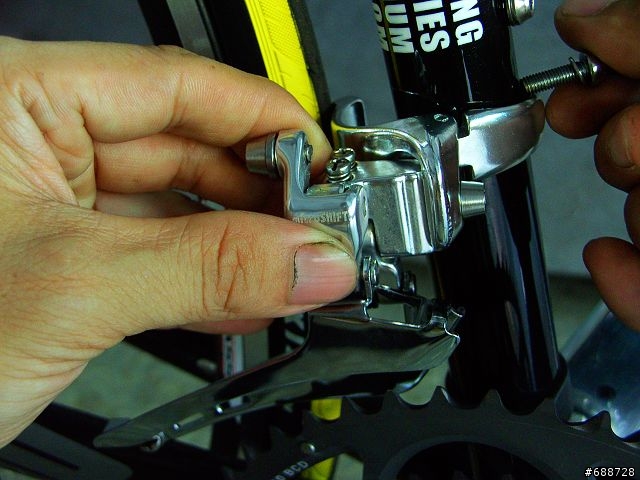 [組車]公路車習作-3- 加入前變 拉變速線 拉煞車線 綁車手帶 上鍊條 904組裝完成