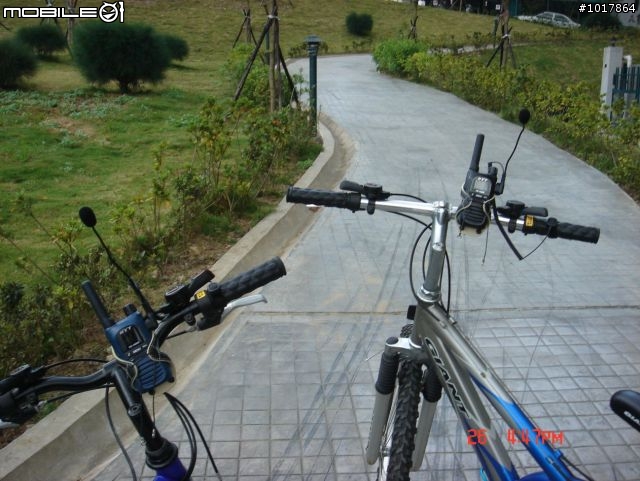 [開箱文分享]最新購入~無線電對講機 + 自行車專用通話器