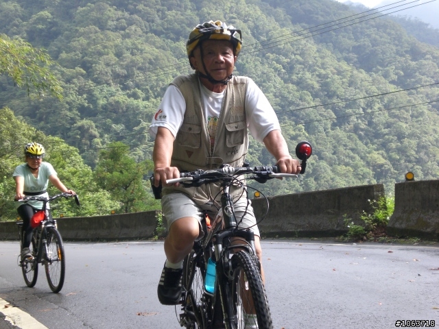 75歲老阿伯強攻桶後溪