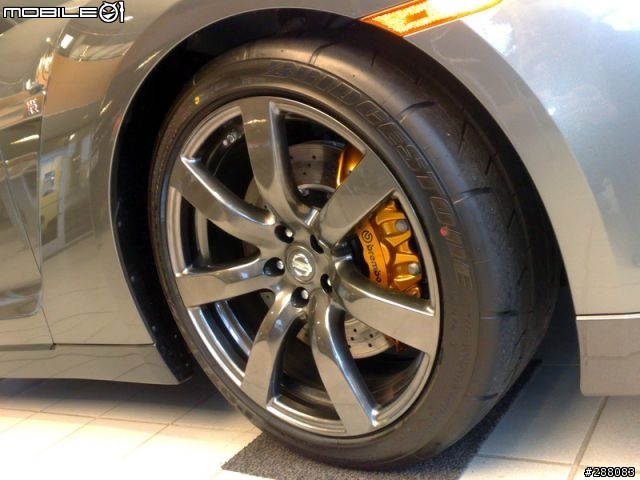 [分享]昨天在Dealer看到GTR....