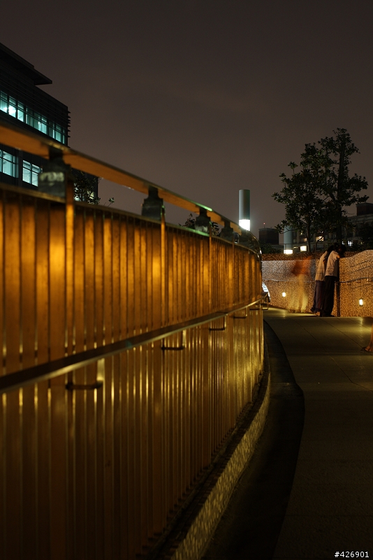 有幾張公園的夜拍照,希望大家可以批評一下