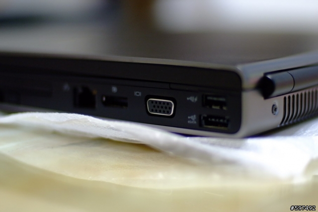 [開箱]M6400簡單開箱~外表篇--補上一張3dmark06、英雄連隊與電池小測