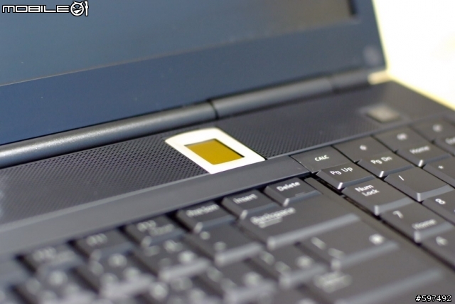 [開箱]M6400簡單開箱~外表篇--補上一張3dmark06、英雄連隊與電池小測