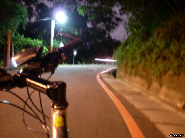 夜騎泰山公園路（夜景很美）