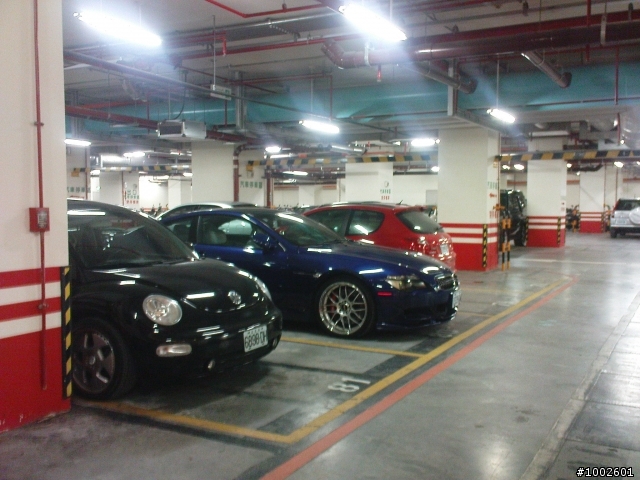 停車場驚見 BMW M6