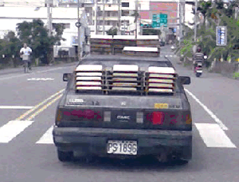 今天才知道．頭文字D的送豆腐車是CIVIC的～～～