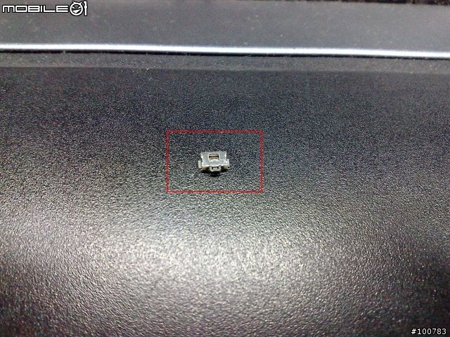[感謝sam1215大大的幫忙,問題已解決]手機主機板上IC電源零件脫落(附圖),造成無法開機......,該如何固定??