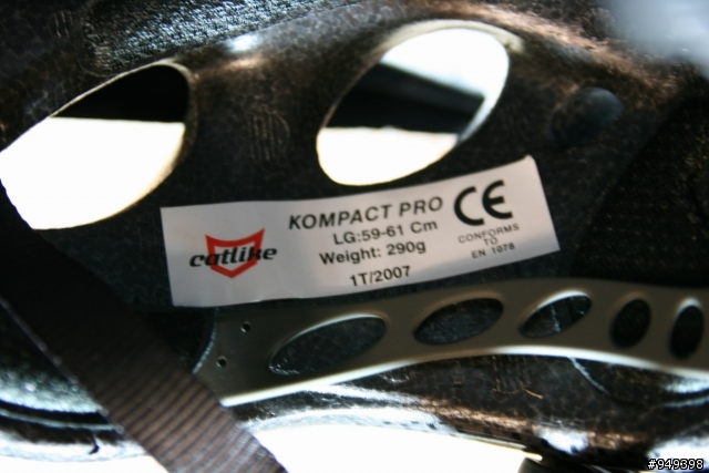 CATLIKE kompact pro 21孔碳纖美感競速型安全帽  開箱照
