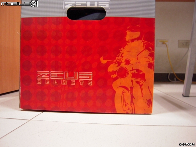 [超不專業開箱文] ZEUS ZS-609 人生第一頂3/4!