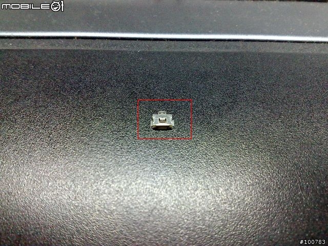 [感謝sam1215大大的幫忙,問題已解決]手機主機板上IC電源零件脫落(附圖),造成無法開機......,該如何固定??
