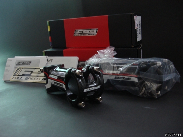 首次上台發表先來個 2009 FSA K-WING COMPACT HANDLEBAR & STEM的雙龍抱