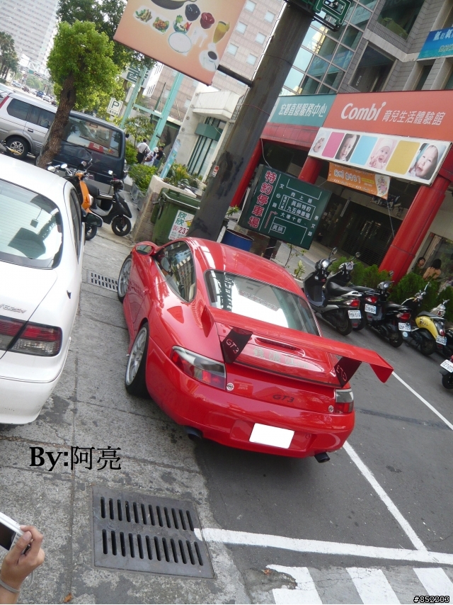 誇張的大尾翼 PORSCHE 996 GT3改大尾翼