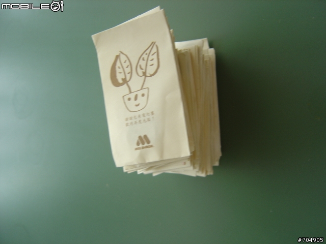 摩斯(MOS)漢堡點餐時，回贈的裝一元的紙袋