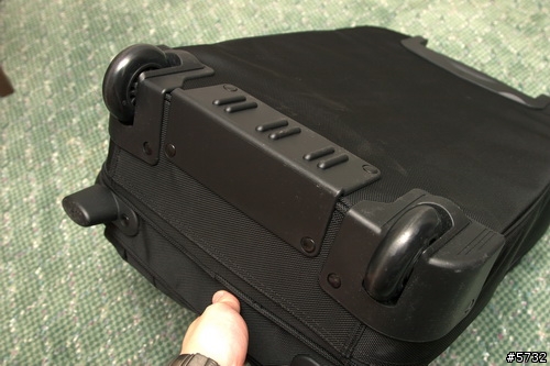 有氣墊，就安心～Targus 商旅氣墊登機箱 17"