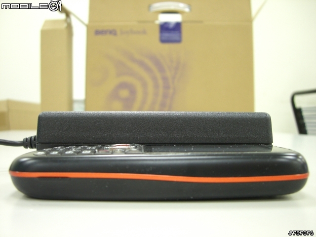 開箱"秤重PK!" BenQ S33PT02 vs. Macbook & HP Compaq B1204