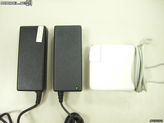 開箱"秤重PK!" BenQ S33PT02 vs. Macbook & HP Compaq B1204