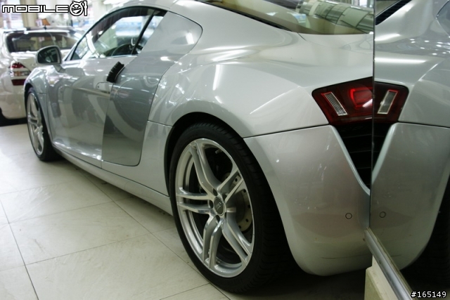 AUDI R8