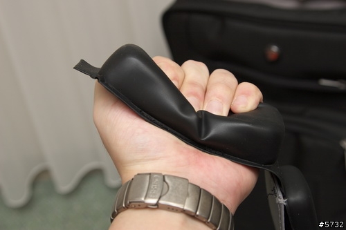 有氣墊，就安心～Targus 商旅氣墊登機箱 17"
