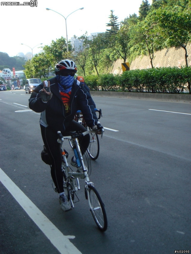 車隊出遊照   手勢最多是啥?