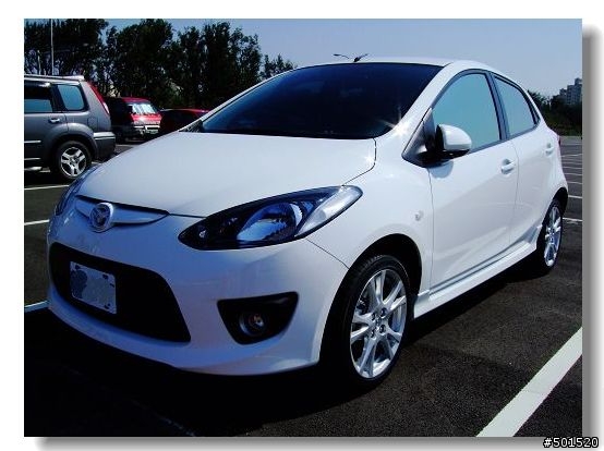 mazda 2 的簡易開箱寫真