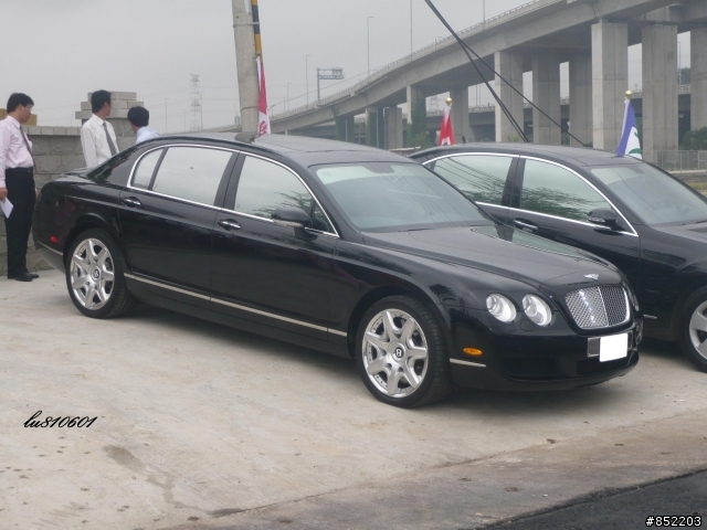 昨天遇到的賓特利結婚禮車