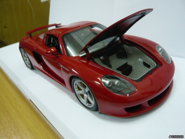 1/18~Porsche Carrera GT........紅色模型