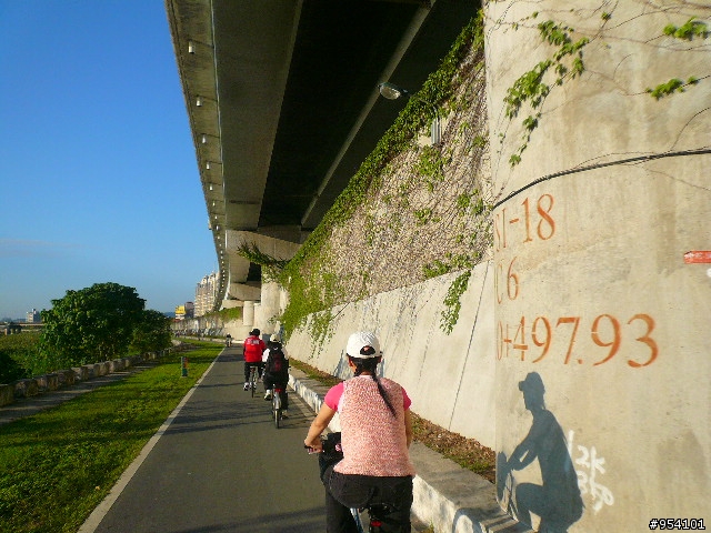11/22(六) 偉~FCR 新店 至 淡水 河濱 自行車人擠人半日遊記 (請問一些小問題 …)