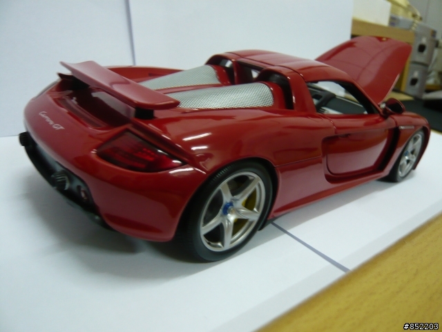 1/18~Porsche Carrera GT........紅色模型