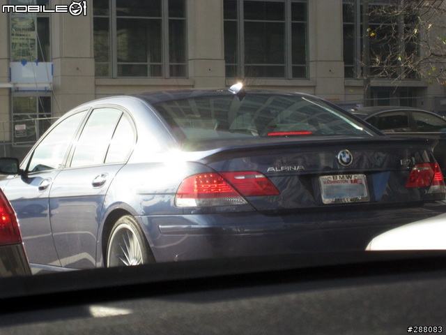 [分享] 早上上學遇到....BMW B7 (有圖)