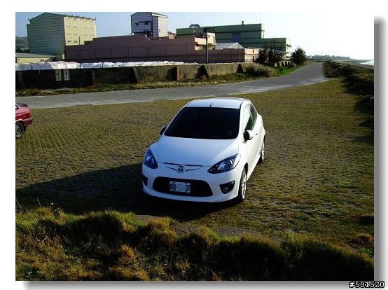 mazda 2 的簡易開箱寫真