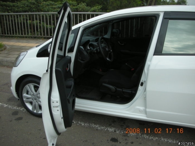 [開箱]FIT晚上牽車曲折的故事-11/15更新油耗,上班途中被包圍了