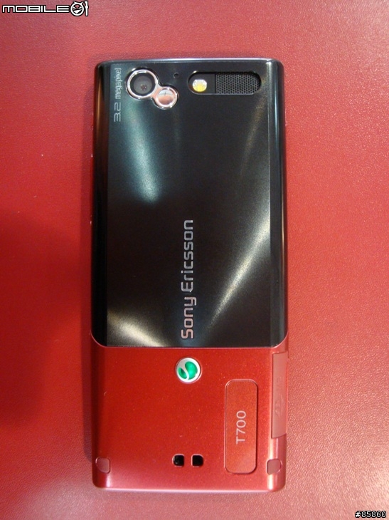 【另類手機開箱照】SONYERICSSON T700...拆機文