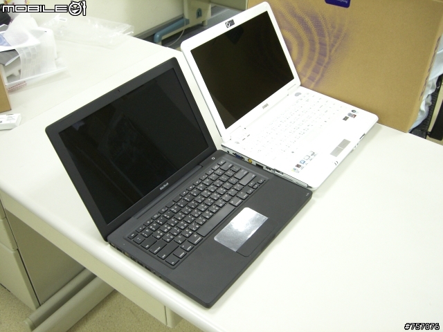 開箱"秤重PK!" BenQ S33PT02 vs. Macbook & HP Compaq B1204