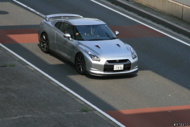 日本拍到的GT-R R35/34