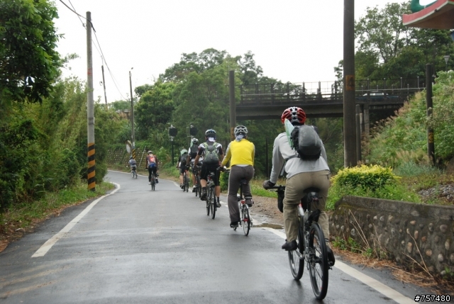 2008年11月08日 – 中大折成軍 + 三義車站→勝興車站→龍騰斷橋→鯉魚潭→泰安車站→后里車站