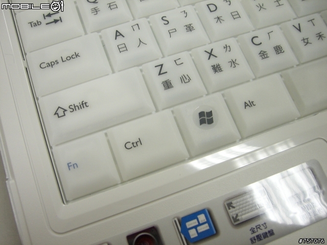 開箱"秤重PK!" BenQ S33PT02 vs. Macbook & HP Compaq B1204