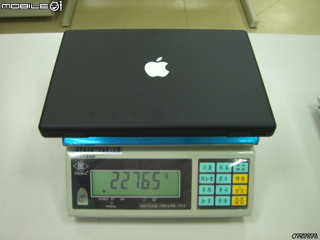 開箱"秤重PK!" BenQ S33PT02 vs. Macbook & HP Compaq B1204