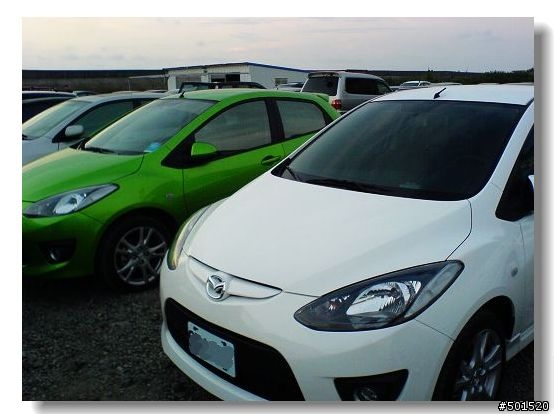 mazda 2 的簡易開箱寫真