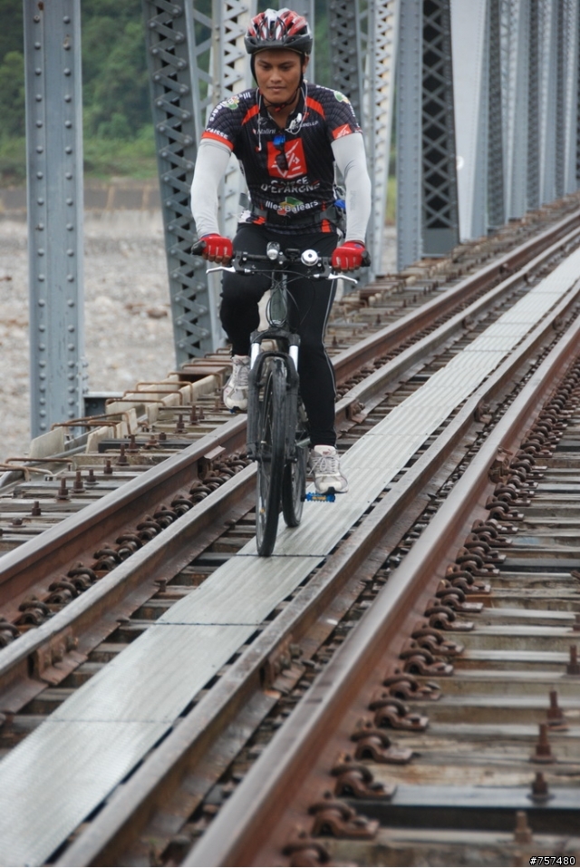 2008年11月08日 – 中大折成軍 + 三義車站→勝興車站→龍騰斷橋→鯉魚潭→泰安車站→后里車站