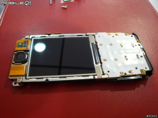 【另類手機開箱照】SONYERICSSON T700...拆機文