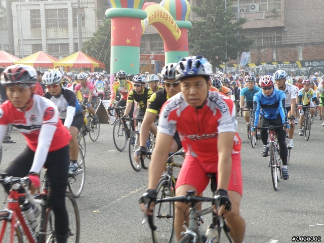 [分享]20081101阿里山公路大賽之出發點隨意拍照