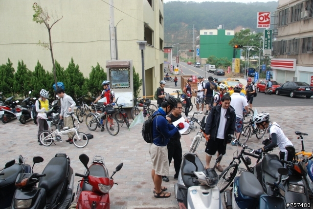 2008年11月08日 – 中大折成軍 + 三義車站→勝興車站→龍騰斷橋→鯉魚潭→泰安車站→后里車站