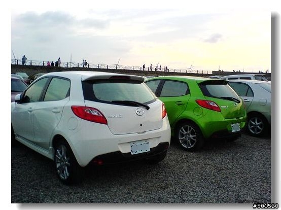mazda 2 的簡易開箱寫真