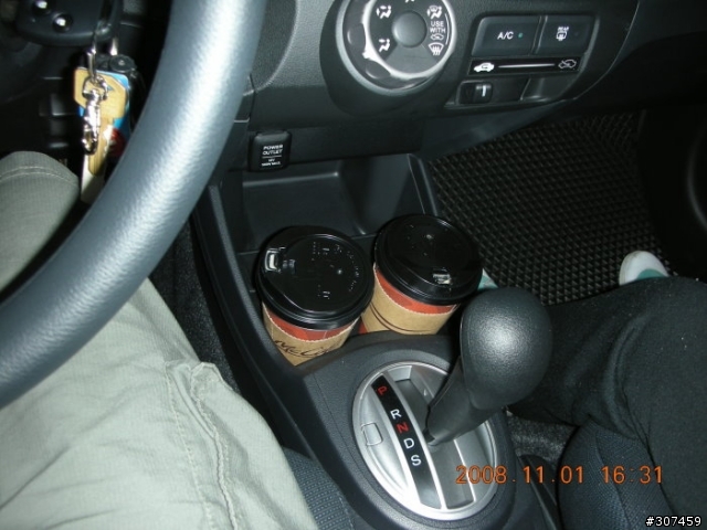 [開箱]FIT晚上牽車曲折的故事-11/15更新油耗,上班途中被包圍了
