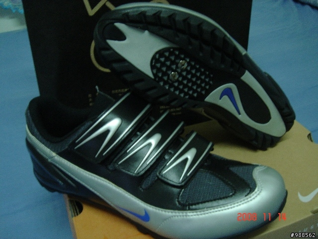 [分享] NIKE登山車鞋by~高雄夢時代