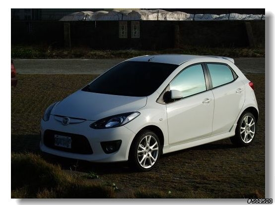 mazda 2 的簡易開箱寫真