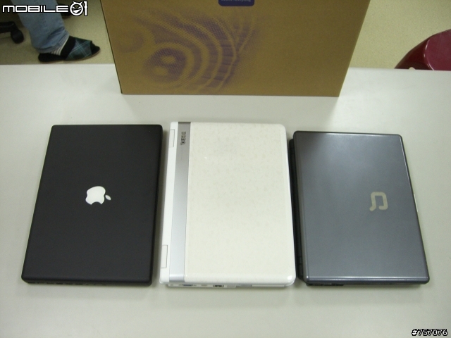 開箱"秤重PK!" BenQ S33PT02 vs. Macbook & HP Compaq B1204